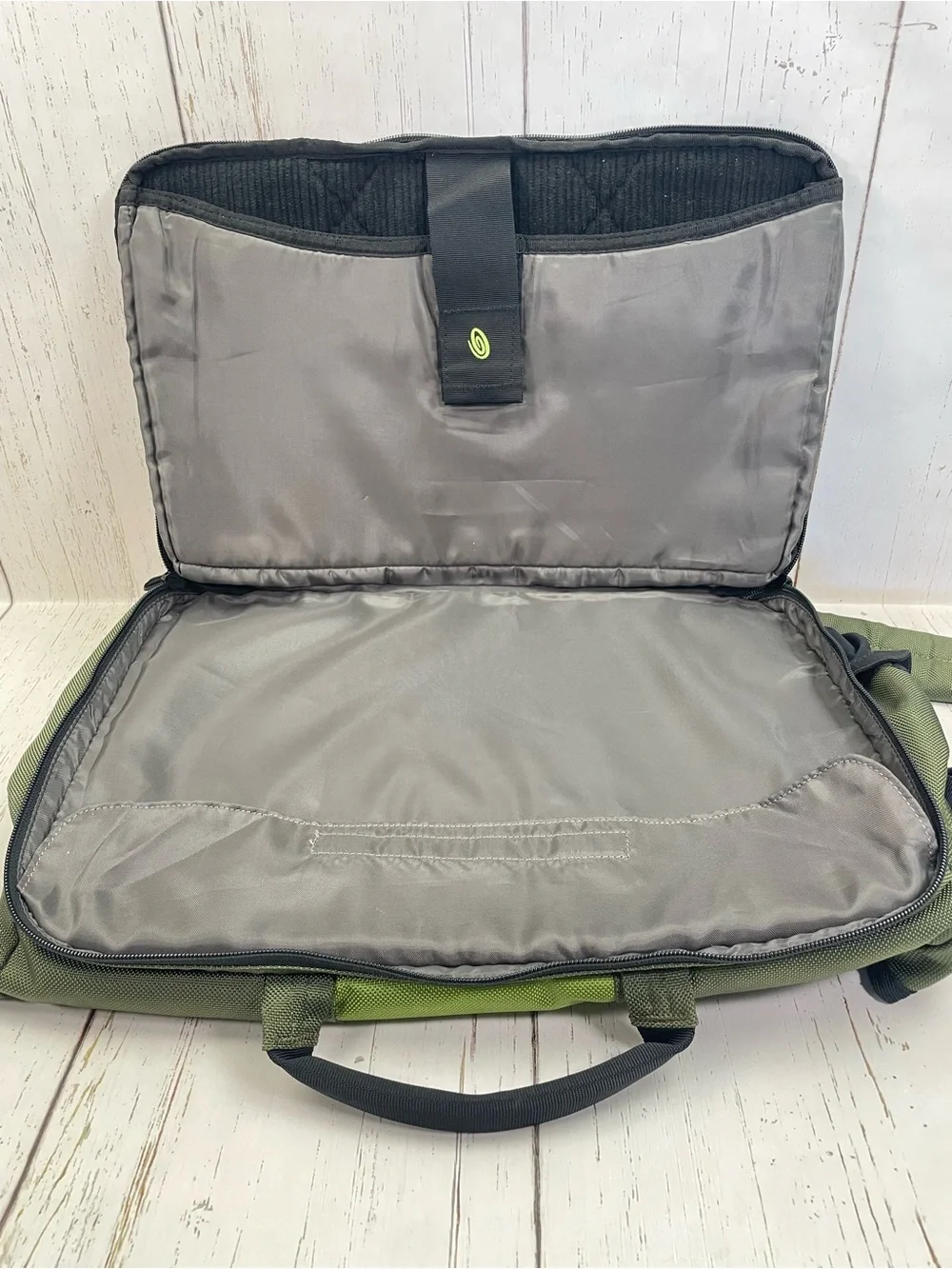 Timbuk2 Classic Messenger Bag Luggage Collection with Trolley Sleeve *Medium
